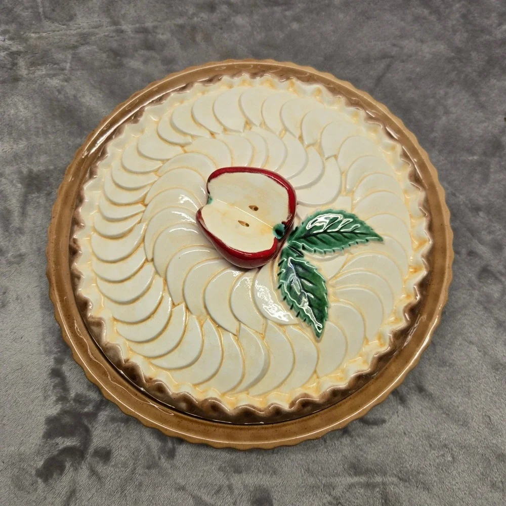 Ceramart Portugal Ceramic Apple Pie Dish with 3D Lidded Top 12 Inch Speckled Tan